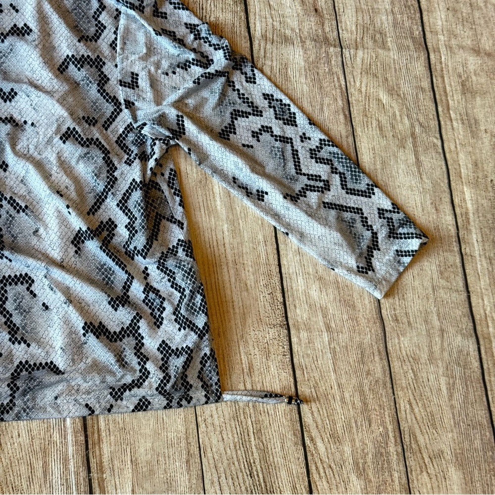 SUNSENSE by JAMIE SADOCK Ultralight Gray Black Snakeskin Print Sz XL Longsleeve - Picture 6 of 13